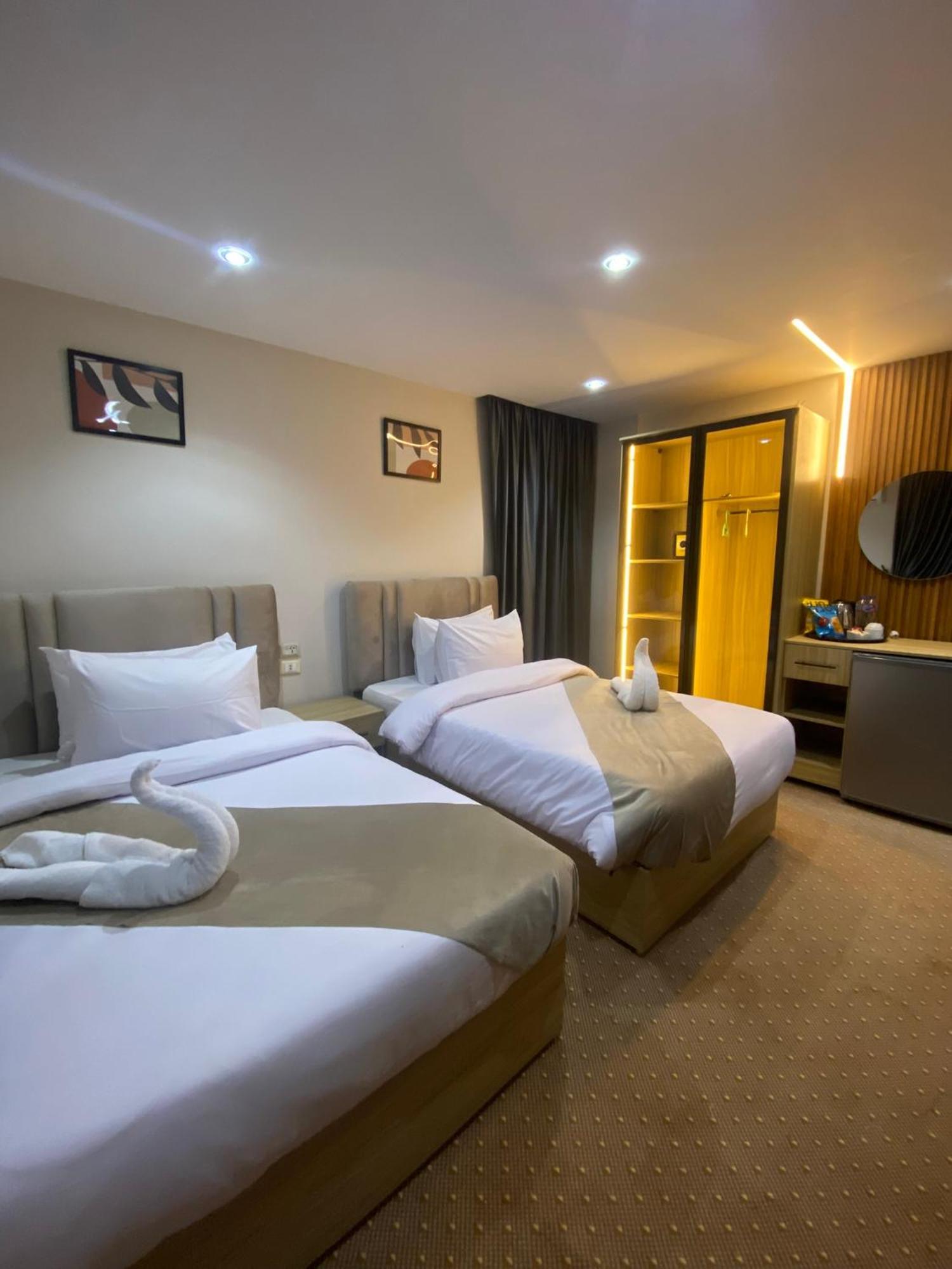 Royal Golden Pyramids Inn Giza Extérieur photo