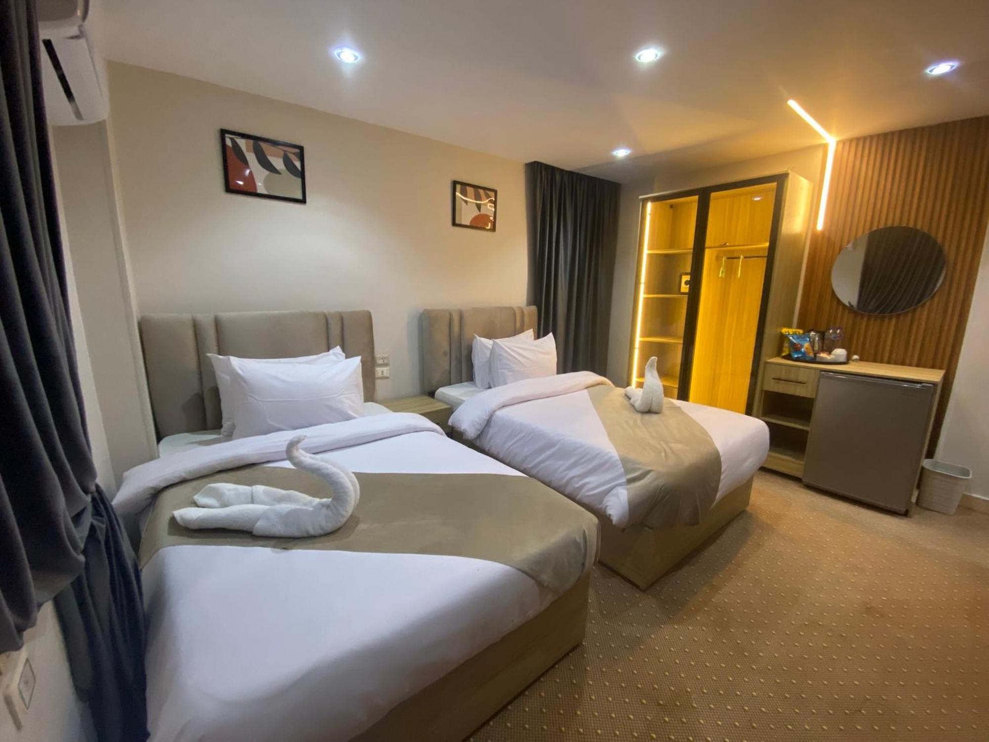 Royal Golden Pyramids Inn Giza Extérieur photo