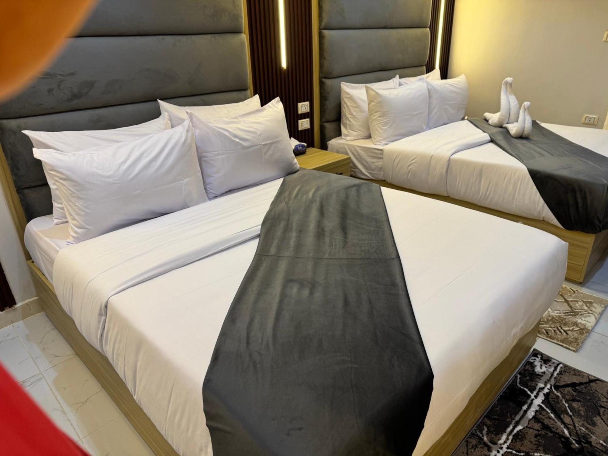 Royal Golden Pyramids Inn Giza Extérieur photo
